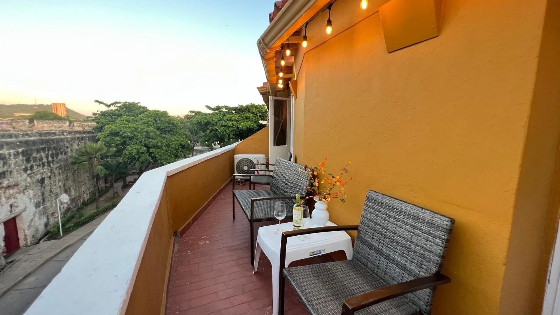 Lovely Duplex With Balcony! location